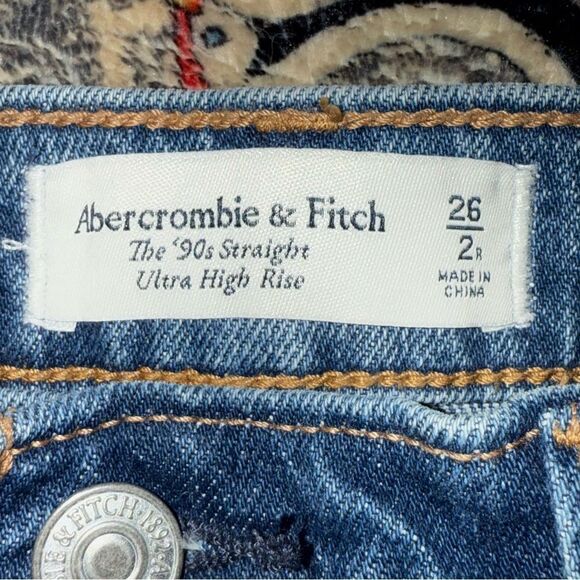 ABERCROMBIE & FITCH women’s The 90’s straight Ultra High Rise distressed denim - Picture 6 of 10